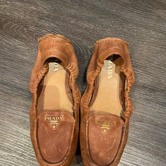 PRADA - Picture 1 of 7